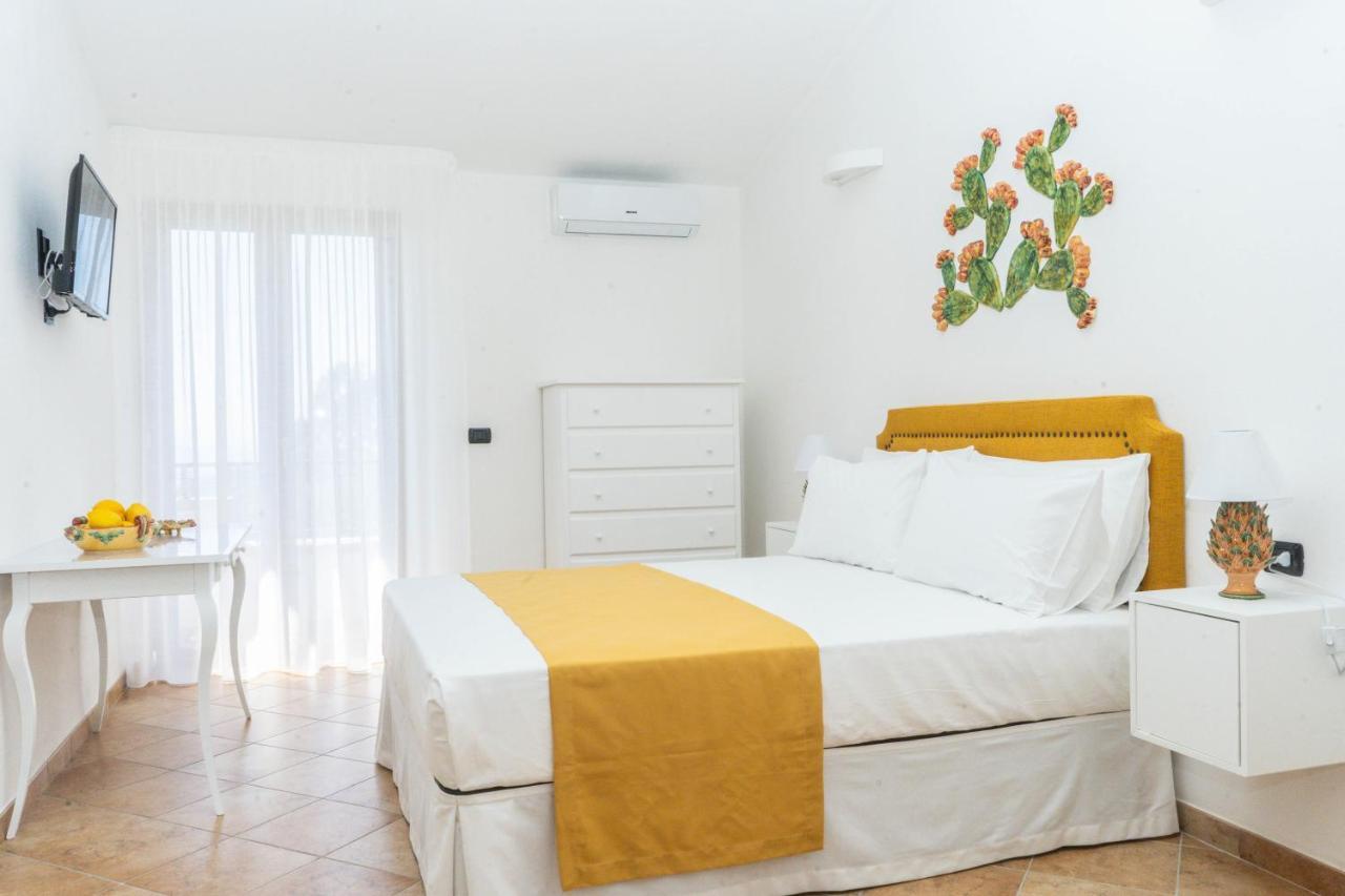 Bed and Breakfast Relais Ruggiero Le Castella  Exterior foto